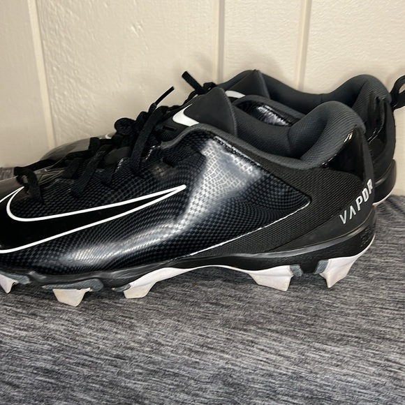 Nike Vapor Football cleats in Black and White - Picture 4 of 10